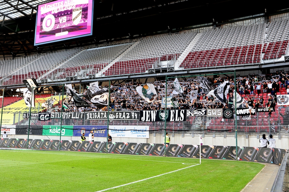 Klagenfurt - Sturm Graz
Oesterreichische Fussball Bundesliga, 8. Runde, SK Austria Klagenfurt - SK Sturm Graz, Woerthersee Stadion Wien, 11.09.2022. 

Foto zeigt Fans von Sturm
Schlüsselwörter: schals