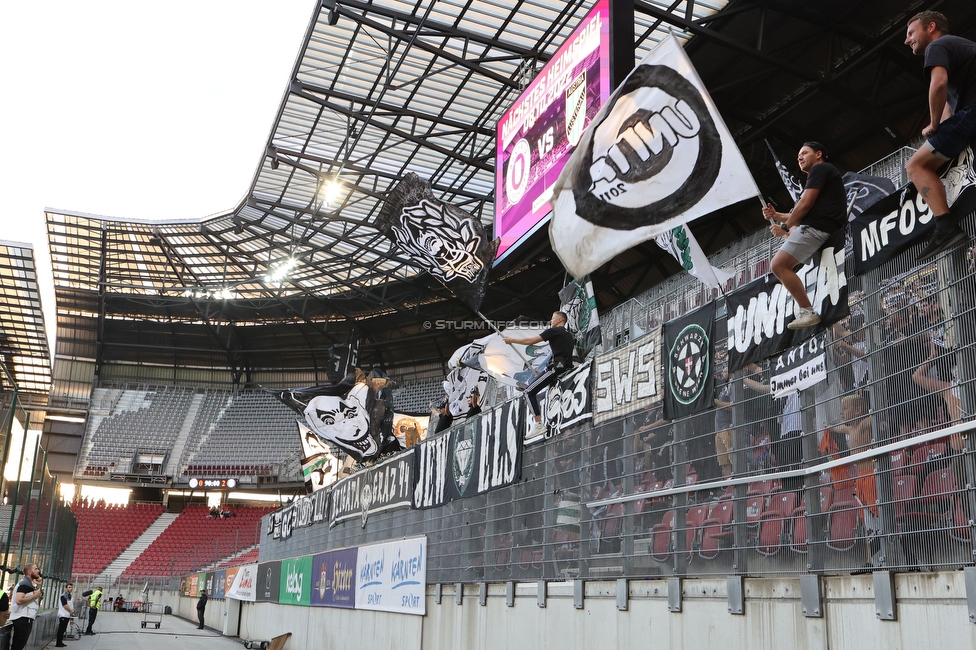 Klagenfurt - Sturm Graz
Oesterreichische Fussball Bundesliga, 8. Runde, SK Austria Klagenfurt - SK Sturm Graz, Woerthersee Stadion Wien, 11.09.2022. 

Foto zeigt Fans von Sturm
Schlüsselwörter: schals