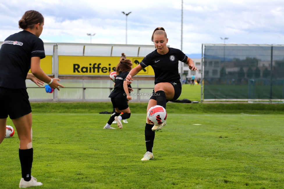 Sturm Damen - Altach/Vorderland
OEFB Frauen Bundesliga, 2. Runde, SK Sturm Graz Damen - SCR Altach / FFC Vorderland, Trainingszentrum Messendorf, 11.09.2022. 

Foto zeigt Leonie Christin Tragl (Sturm Damen) und Anna Maria Wirnsberger (Sturm Damen)
