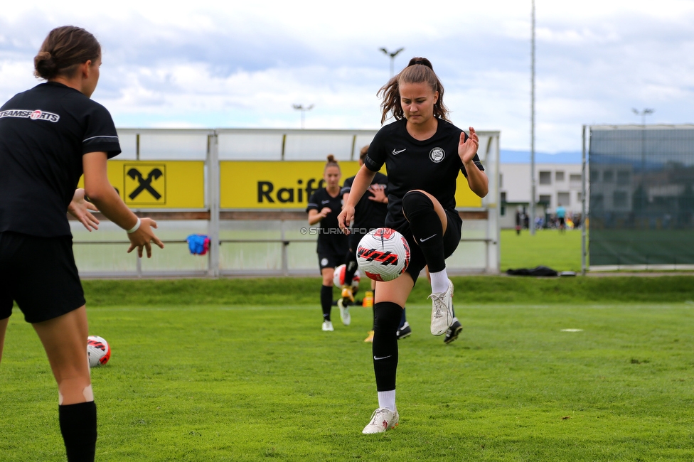 Sturm Damen - Altach/Vorderland
OEFB Frauen Bundesliga, 2. Runde, SK Sturm Graz Damen - SCR Altach / FFC Vorderland, Trainingszentrum Messendorf, 11.09.2022. 

Foto zeigt Leonie Christin Tragl (Sturm Damen) und Annabel Schasching (Sturm Damen)
