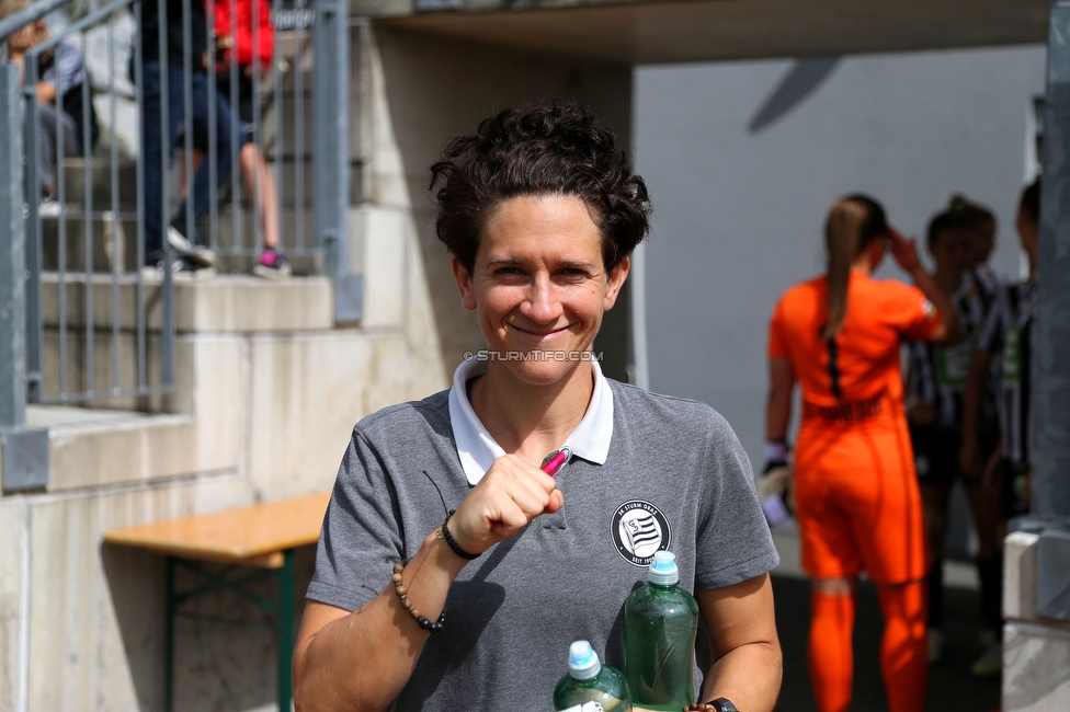 Sturm Damen - Altach/Vorderland
OEFB Frauen Bundesliga, 2. Runde, SK Sturm Graz Damen - SCR Altach / FFC Vorderland, Trainingszentrum Messendorf, 11.09.2022. 

Foto zeigt Emily Cancienne (Assistenz Trainer Sturm Damen)
