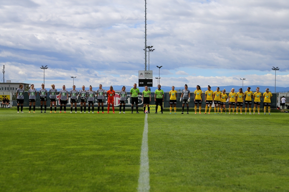 Sturm Damen - Altach/Vorderland
OEFB Frauen Bundesliga, 2. Runde, SK Sturm Graz Damen - SCR Altach / FFC Vorderland, Trainingszentrum Messendorf, 11.09.2022. 

Foto zeigt die Mannschaft der Sturm Damen und die Mannschaft von Altach/Vorderland
