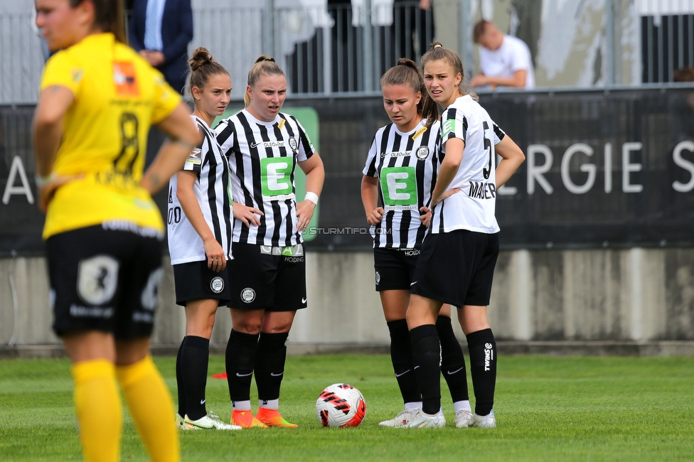 Sturm Damen - Altach/Vorderland
OEFB Frauen Bundesliga, 2. Runde, SK Sturm Graz Damen - SCR Altach / FFC Vorderland, Trainingszentrum Messendorf, 11.09.2022. 

Foto zeigt Michela Croatto (Sturm Damen), Julia Matuschewski (Sturm Damen), Annabel Schasching (Sturm Damen) und Julia Magerl (Sturm Damen)
