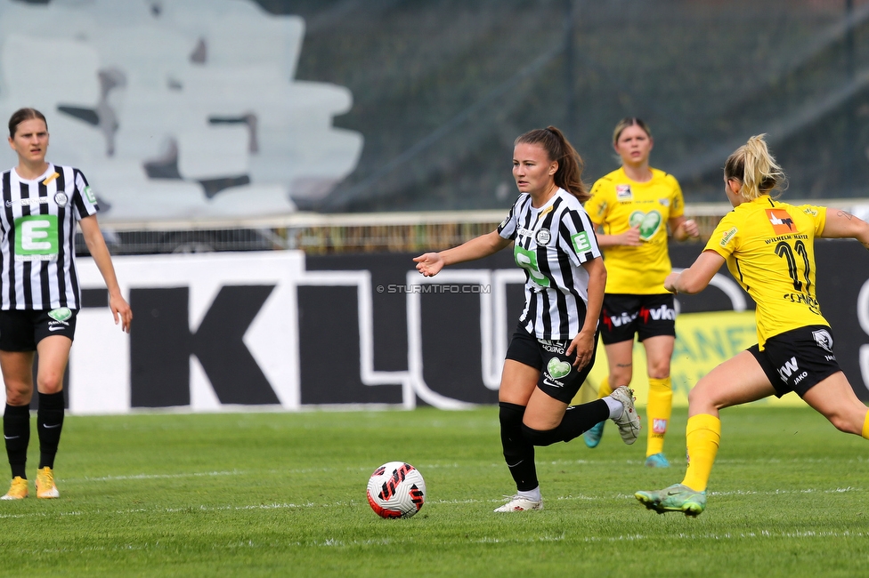 Sturm Damen - Altach/Vorderland
OEFB Frauen Bundesliga, 2. Runde, SK Sturm Graz Damen - SCR Altach / FFC Vorderland, Trainingszentrum Messendorf, 11.09.2022. 

Foto zeigt Sophie Maierhofer (Sturm Damen) und Annabel Schasching (Sturm Damen)
