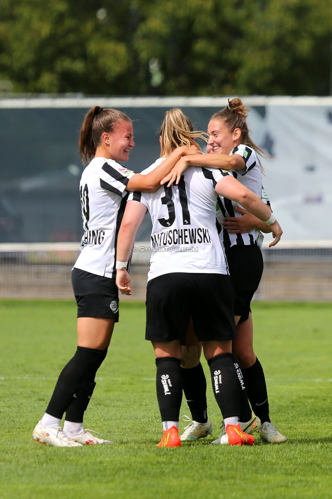 Sturm Damen - Altach/Vorderland
OEFB Frauen Bundesliga, 2. Runde, SK Sturm Graz Damen - SCR Altach / FFC Vorderland, Trainingszentrum Messendorf, 11.09.2022. 

Foto zeigt Julia Matuschewski (Sturm Damen), Annabel Schasching (Sturm Damen), Michela Croatto (Sturm Damen) und Anna Maria Wirnsberger (Sturm Damen)
