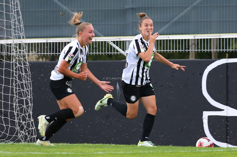 Sturm Damen - Altach/Vorderland
OEFB Frauen Bundesliga, 2. Runde, SK Sturm Graz Damen - SCR Altach / FFC Vorderland, Trainingszentrum Messendorf, 11.09.2022. 

Foto zeigt Anna Maria Wirnsberger (Sturm Damen) und Michela Croatto (Sturm Damen)
