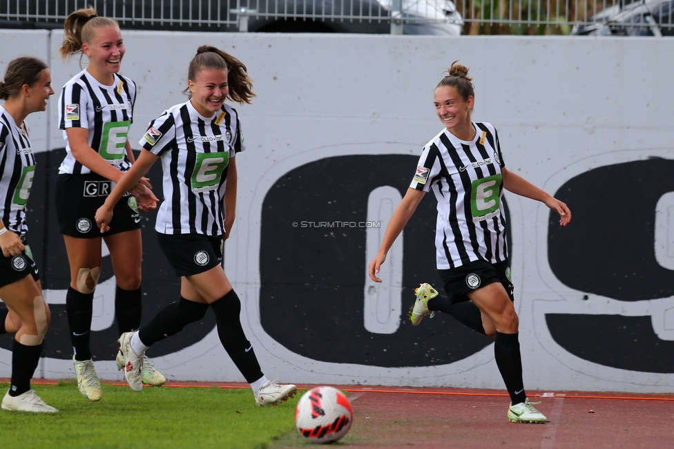 Sturm Damen - Altach/Vorderland
OEFB Frauen Bundesliga, 2. Runde, SK Sturm Graz Damen - SCR Altach / FFC Vorderland, Trainingszentrum Messendorf, 11.09.2022. 

Foto zeigt Anna Maria Wirnsberger (Sturm Damen), Michela Croatto (Sturm Damen) und Annabel Schasching (Sturm Damen)
