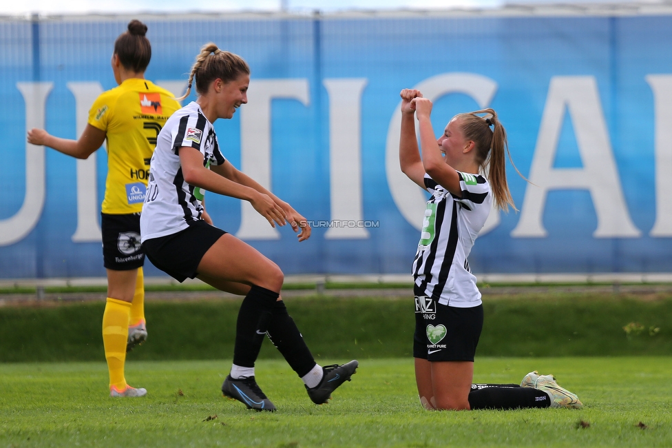 Sturm Damen - Altach/Vorderland
OEFB Frauen Bundesliga, 2. Runde, SK Sturm Graz Damen - SCR Altach / FFC Vorderland, Trainingszentrum Messendorf, 11.09.2022. 

Foto zeigt Sophia Bertolo (Sturm Damen) und Anna Maria Wirnsberger (Sturm Damen)
