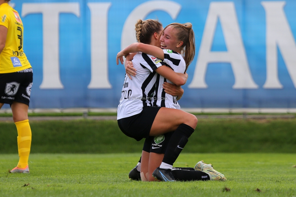 Sturm Damen - Altach/Vorderland
OEFB Frauen Bundesliga, 2. Runde, SK Sturm Graz Damen - SCR Altach / FFC Vorderland, Trainingszentrum Messendorf, 11.09.2022. 

Foto zeigt Sophia Bertolo (Sturm Damen) und Anna Maria Wirnsberger (Sturm Damen)
