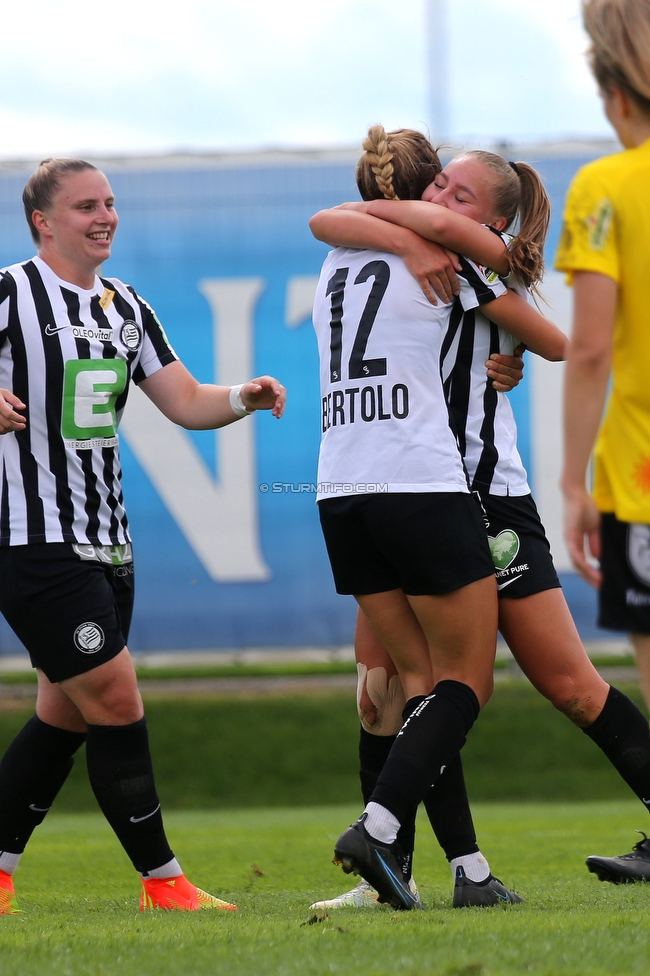 Sturm Damen - Altach/Vorderland
OEFB Frauen Bundesliga, 2. Runde, SK Sturm Graz Damen - SCR Altach / FFC Vorderland, Trainingszentrum Messendorf, 11.09.2022. 

Foto zeigt Julia Matuschewski (Sturm Damen), Sophia Bertolo (Sturm Damen) und Anna Maria Wirnsberger (Sturm Damen)
