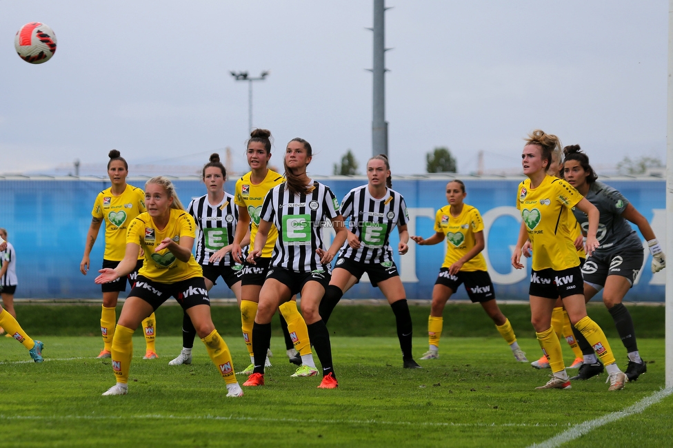 Sturm Damen - Altach/Vorderland
OEFB Frauen Bundesliga, 2. Runde, SK Sturm Graz Damen - SCR Altach / FFC Vorderland, Trainingszentrum Messendorf, 11.09.2022. 

Foto zeigt Anna Malle (Sturm Damen), Merle Kirschstein (Sturm Damen) und Gina Steiner (Sturm Damen)
