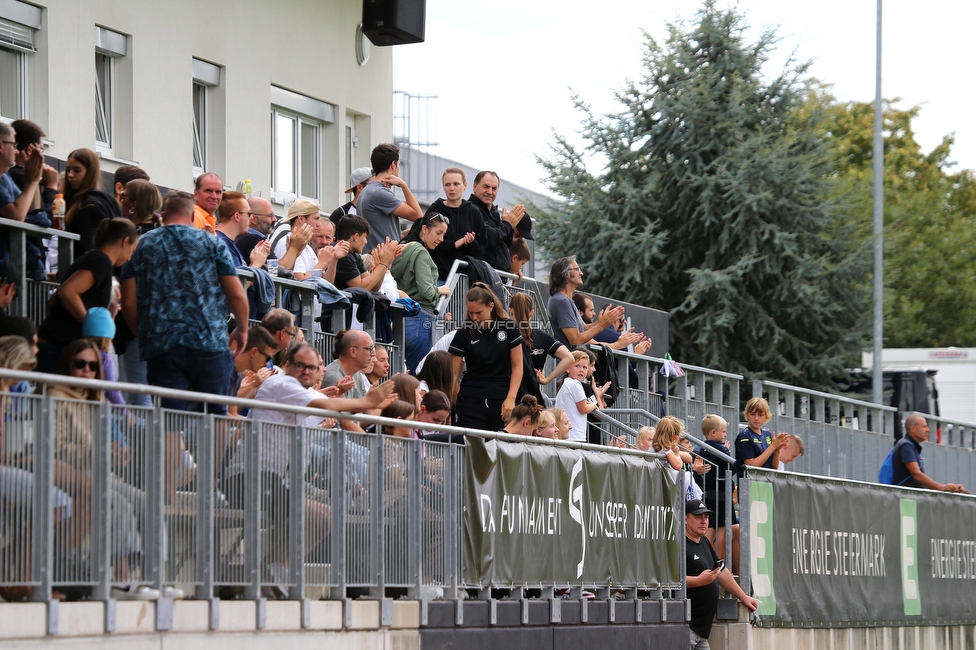 Sturm Damen - Altach/Vorderland
OEFB Frauen Bundesliga, 2. Runde, SK Sturm Graz Damen - SCR Altach / FFC Vorderland, Trainingszentrum Messendorf, 11.09.2022. 

Foto zeigt Fans von Sturm
