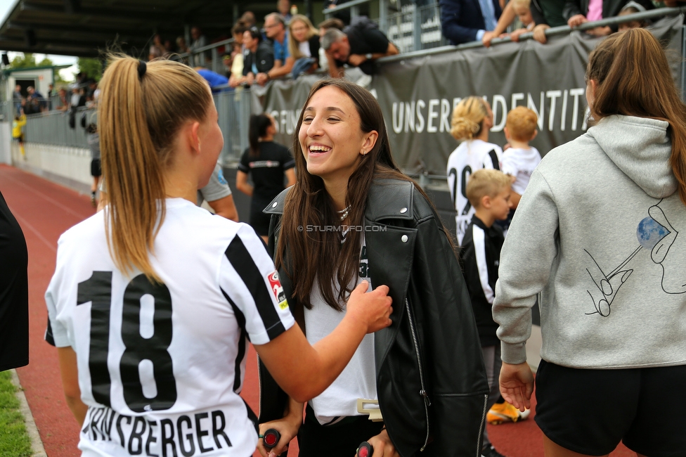 Sturm Damen - Altach/Vorderland
OEFB Frauen Bundesliga, 2. Runde, SK Sturm Graz Damen - SCR Altach / FFC Vorderland, Trainingszentrum Messendorf, 11.09.2022. 

Foto zeigt Anna Maria Wirnsberger (Sturm Damen) und Andrea Glibo (Sturm Damen)
