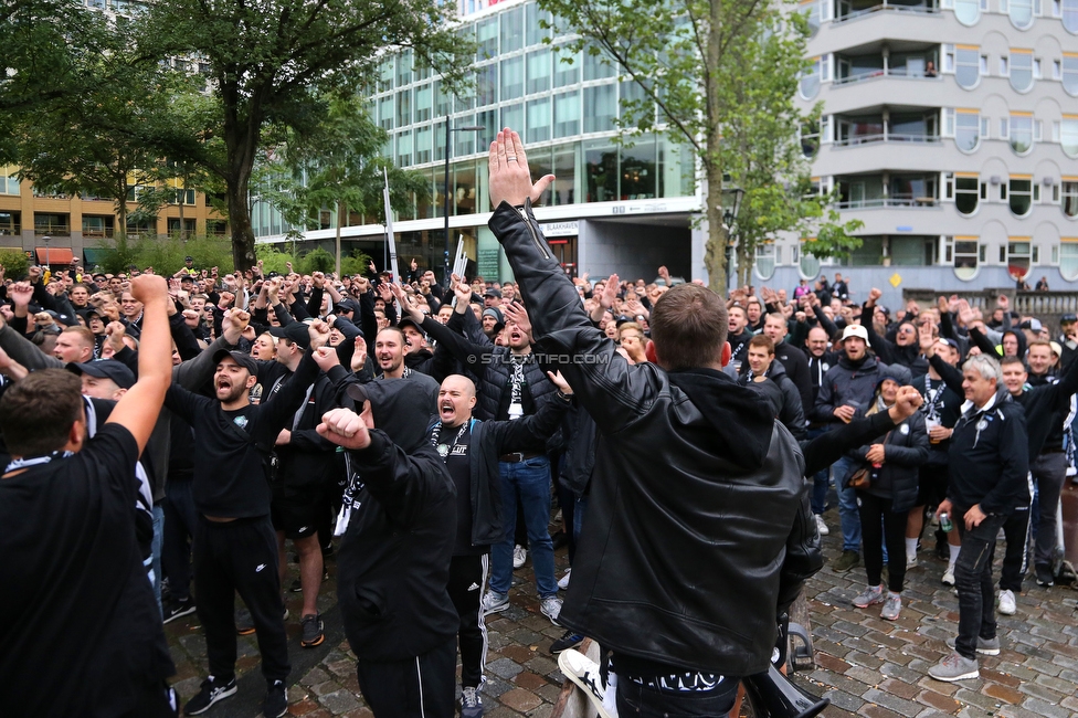 Feyenoord - Sturm Graz
UEFA Europa League Gruppenphase 2. Spieltag, Feyenoord Rotterdam - SK Sturm Graz, Stadion De Kuip Rotterdam, 15.09.2022. 

Foto zeigt Fans von Sturm beim Corteo
