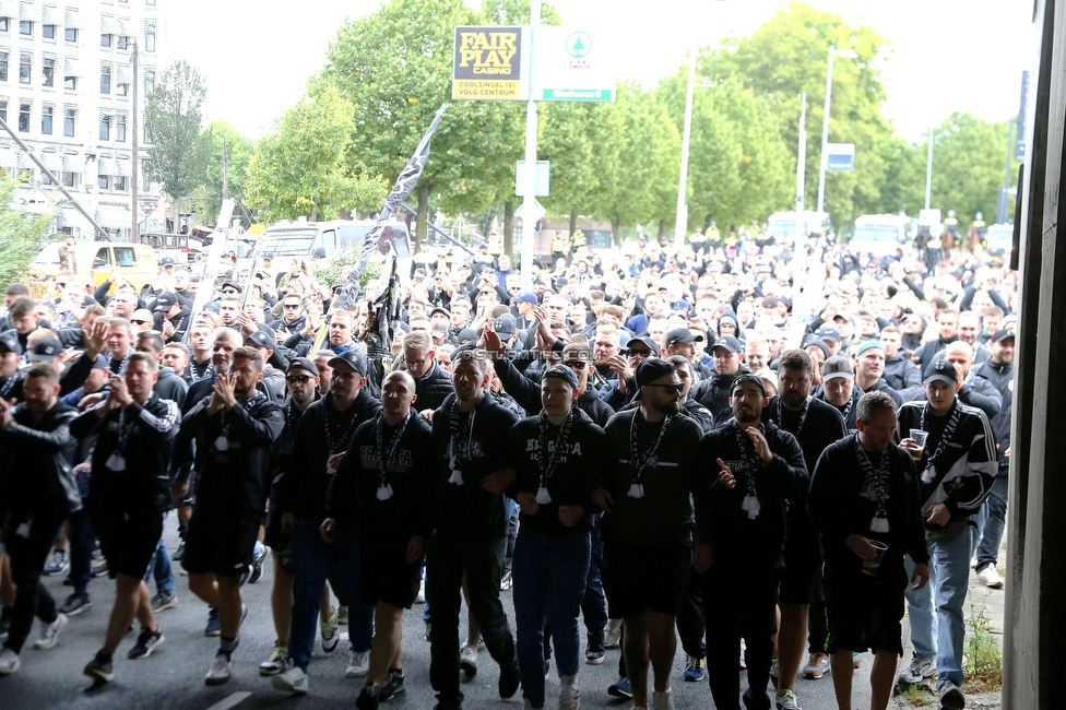 Feyenoord - Sturm Graz
UEFA Europa League Gruppenphase 2. Spieltag, Feyenoord Rotterdam - SK Sturm Graz, Stadion De Kuip Rotterdam, 15.09.2022. 

Foto zeigt Fans von Sturm beim Corteo
