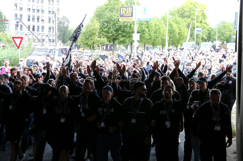 Feyenoord - Sturm Graz
UEFA Europa League Gruppenphase 2. Spieltag, Feyenoord Rotterdam - SK Sturm Graz, Stadion De Kuip Rotterdam, 15.09.2022. 

Foto zeigt Fans von Sturm beim Corteo
