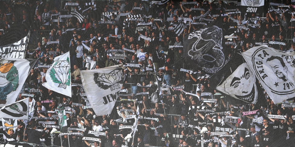 Sturm Graz - Austria Lustenau
Oesterreichische Fussball Bundesliga, 9. Runde, SK Sturm Graz - SC Austria Lustenau, Stadion Liebenau Graz, 18.09.2022. 

Foto zeigt Fans von Sturm mit Schals
Schlüsselwörter: schals