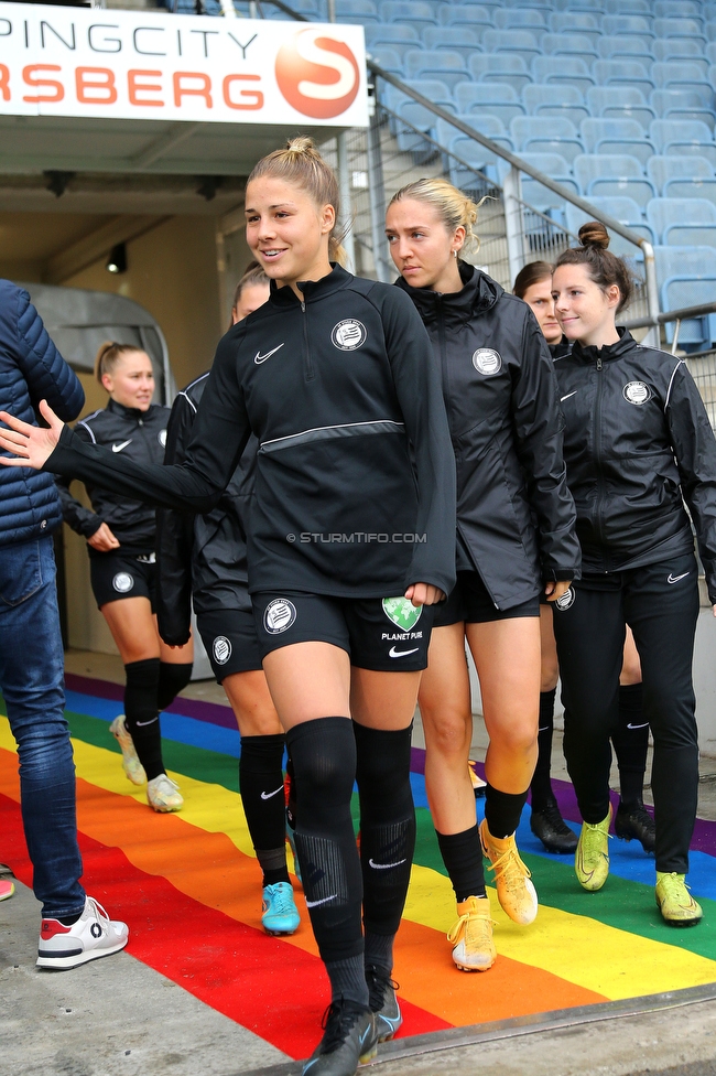 Sturm Damen - Austria Wien
OEFB Frauen Bundesliga, 4. Runde, SK Sturm Graz Damen - FK Austria Wien, Stadion Liebenau Graz, 25.09.2022. 

Foto zeigt Sophia Bertolo (Sturm Damen), Modesta Uka (Sturm Damen) und Gina Steiner (Sturm Damen)
