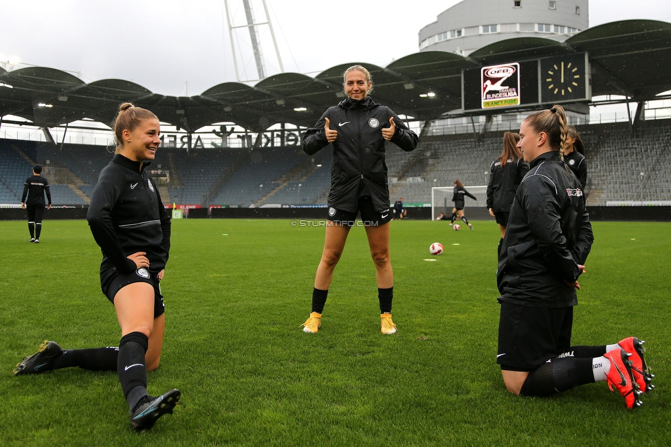 Sturm Damen - Austria Wien
OEFB Frauen Bundesliga, 4. Runde, SK Sturm Graz Damen - FK Austria Wien, Stadion Liebenau Graz, 25.09.2022. 

Foto zeigt Sophia Bertolo (Sturm Damen), Modesta Uka (Sturm Damen) und Julia Matuschewski (Sturm Damen)
