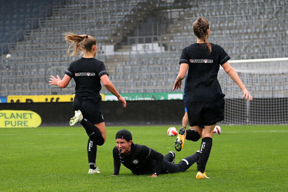 Sturm Damen - Austria Wien
OEFB Frauen Bundesliga, 4. Runde, SK Sturm Graz Damen - FK Austria Wien, Stadion Liebenau Graz, 25.09.2022. 

Foto zeigt Emily Cancienne (Assistenz Trainer Sturm Damen)
