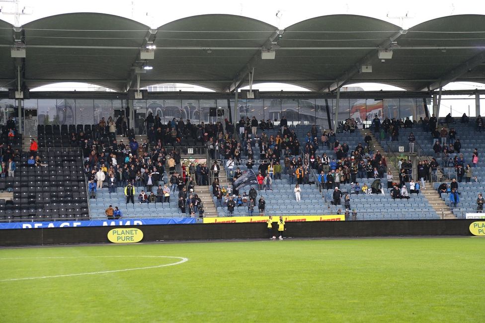 Sturm Damen - Austria Wien
OEFB Frauen Bundesliga, 4. Runde, SK Sturm Graz Damen - FK Austria Wien, Stadion Liebenau Graz, 25.09.2022. 

Foto zeigt Fans von Sturm Graz
