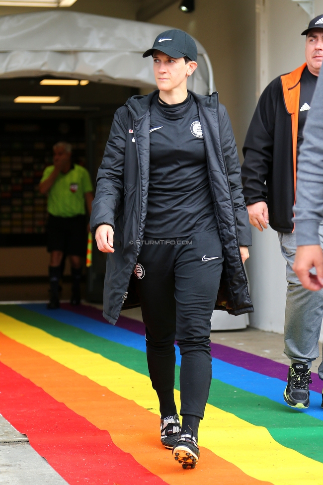 Sturm Damen - Austria Wien
OEFB Frauen Bundesliga, 4. Runde, SK Sturm Graz Damen - FK Austria Wien, Stadion Liebenau Graz, 25.09.2022. 

Foto zeigt Emily Cancienne (Assistenz Trainer Sturm Damen)
