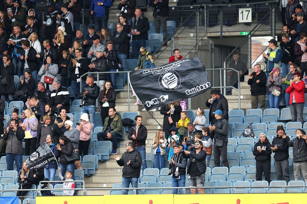 Sturm Damen - Austria Wien
OEFB Frauen Bundesliga, 4. Runde, SK Sturm Graz Damen - FK Austria Wien, Stadion Liebenau Graz, 25.09.2022. 

Foto zeigt Fans von Sturm Graz
