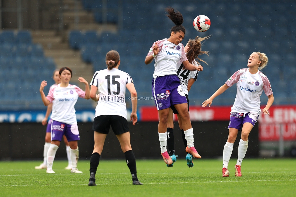 Sturm Damen - Austria Wien
OEFB Frauen Bundesliga, 4. Runde, SK Sturm Graz Damen - FK Austria Wien, Stadion Liebenau Graz, 25.09.2022. 

Foto zeigt Sophie Maierhofer (Sturm Damen) und Stefanie Grossgasteiger (Sturm Damen)
