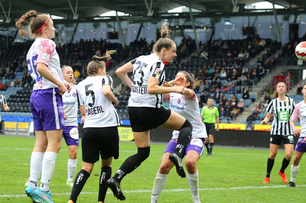 Sturm Damen - Austria Wien
OEFB Frauen Bundesliga, 4. Runde, SK Sturm Graz Damen - FK Austria Wien, Stadion Liebenau Graz, 25.09.2022. 

Foto zeigt Merle Kirschstein (Sturm Damen) und Julia Magerl (Sturm Damen)
