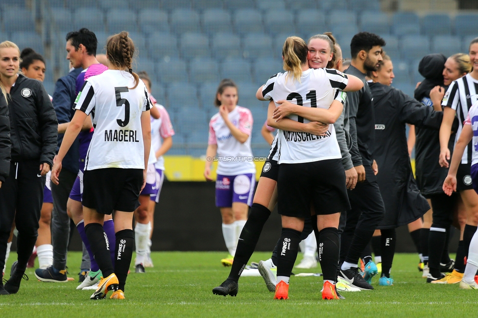 Sturm Damen - Austria Wien
OEFB Frauen Bundesliga, 4. Runde, SK Sturm Graz Damen - FK Austria Wien, Stadion Liebenau Graz, 25.09.2022. 

Foto zeigt Julia Magerl (Sturm Damen), Julia Matuschewski (Sturm Damen) und Merle Kirschstein (Sturm Damen)
