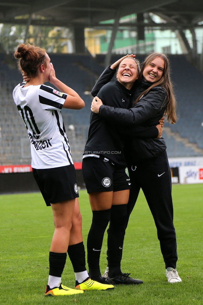 Sturm Damen - Austria Wien
OEFB Frauen Bundesliga, 4. Runde, SK Sturm Graz Damen - FK Austria Wien, Stadion Liebenau Graz, 25.09.2022. 

Foto zeigt Merle Kirschstein (Sturm Damen), Sophia Bertolo (Sturm Damen) und Lilli Purtscheller (Sturm Damen)
