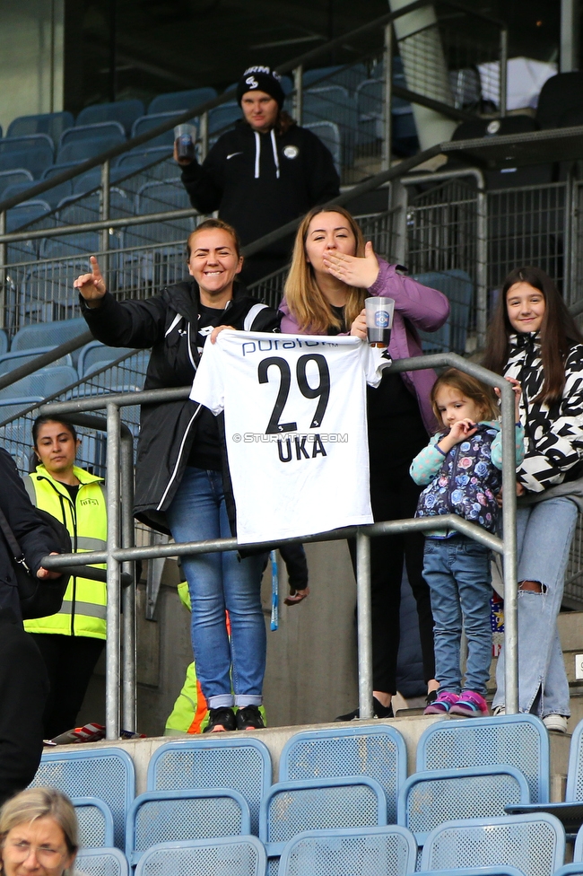 Sturm Damen - Austria Wien
OEFB Frauen Bundesliga, 4. Runde, SK Sturm Graz Damen - FK Austria Wien, Stadion Liebenau Graz, 25.09.2022. 

Foto zeigt Fans von Sturm Graz
