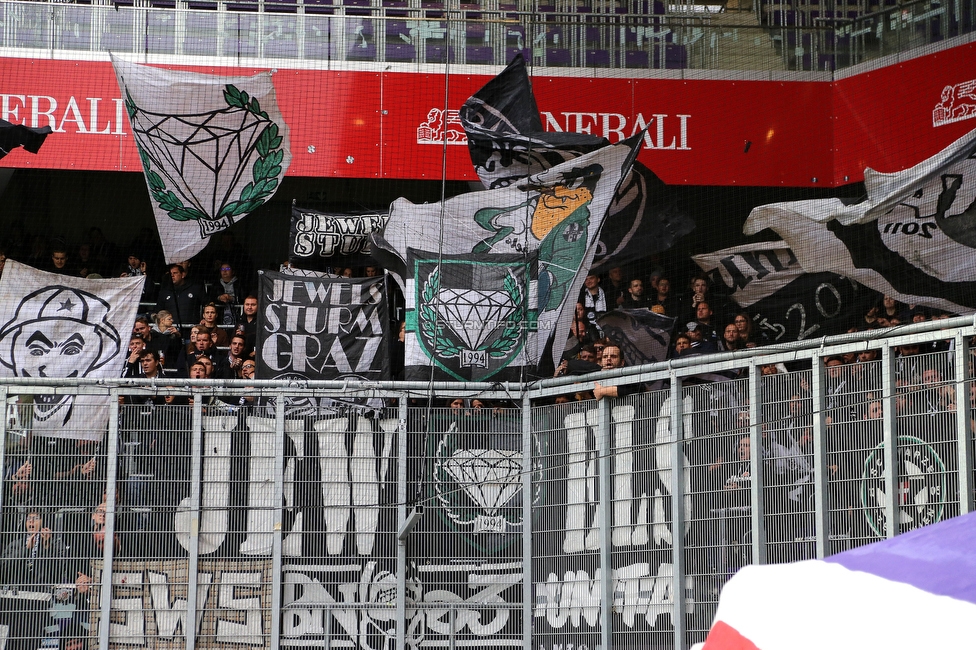 Austria Wien - Sturm Graz
Oesterreichische Fussball Bundesliga, 10. Runde, FK Austria Wien - SK Sturm Graz, Generali-Arena Wien, 02.10.2022. 

Foto zeigt Fans von Sturm
Schlüsselwörter: jewels