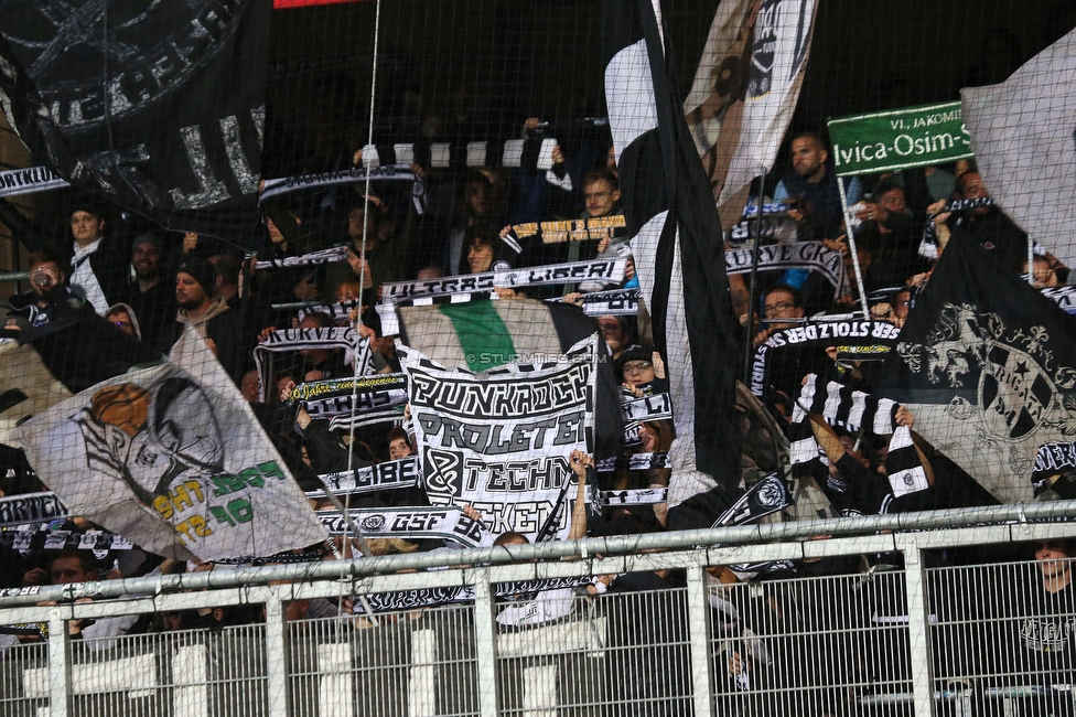 Austria Wien - Sturm Graz
Oesterreichische Fussball Bundesliga, 10. Runde, FK Austria Wien - SK Sturm Graz, Generali-Arena Wien, 02.10.2022. 

Foto zeigt Fans von Sturm
