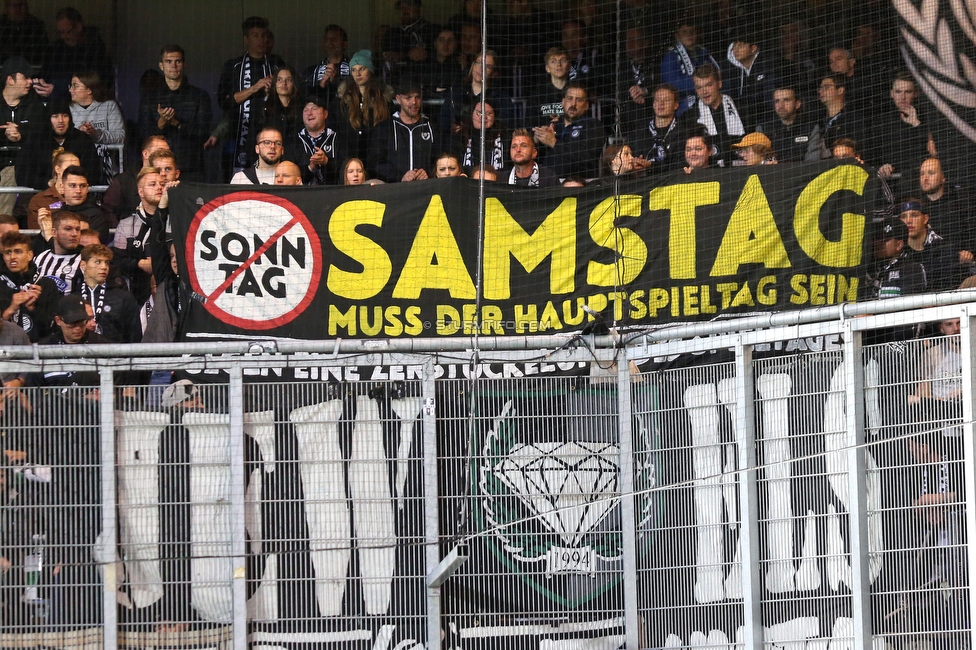 Austria Wien - Sturm Graz
Oesterreichische Fussball Bundesliga, 10. Runde, FK Austria Wien - SK Sturm Graz, Generali-Arena Wien, 02.10.2022. 

Foto zeigt Fans von Sturm mit einem Spruchband
