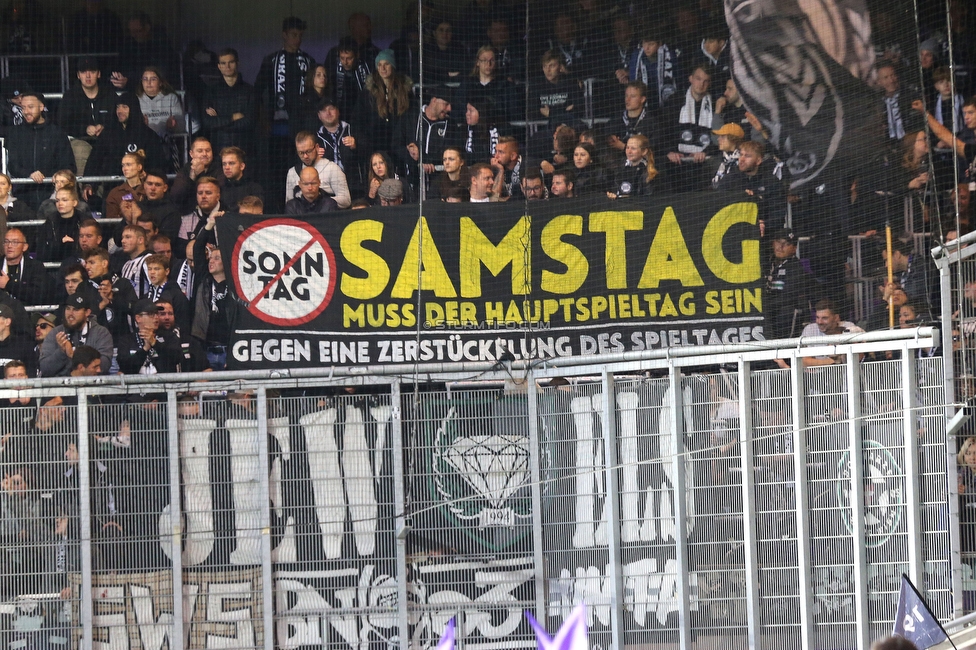 Austria Wien - Sturm Graz
Oesterreichische Fussball Bundesliga, 10. Runde, FK Austria Wien - SK Sturm Graz, Generali-Arena Wien, 02.10.2022. 

Foto zeigt Fans von Sturm mit einem Spruchband
