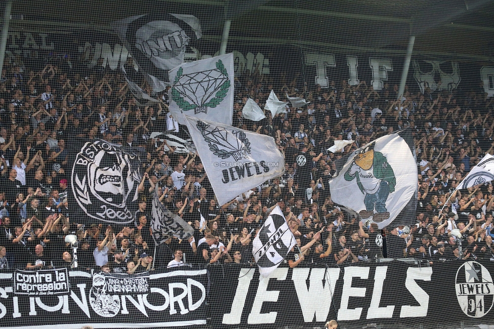 Sturm Graz - Lazio
UEFA Europa League Gruppenphase 3. Spieltag, SK Sturm Graz - SS Lazio, Stadion Liebenau Graz, 06.10.2022. 

Foto zeigt Fans von Sturm
Schlüsselwörter: jewels