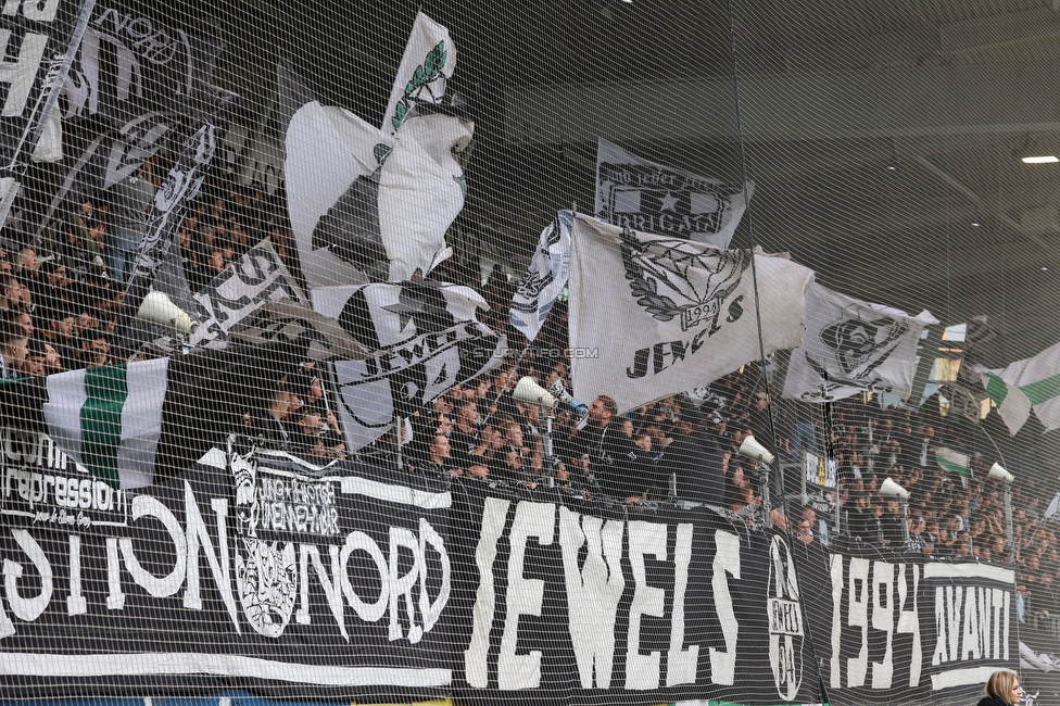 Sturm Graz - Tirol
Oesterreichische Fussball Bundesliga, 11. Runde, SK Sturm Graz - WSG Tirol, Stadion Liebenau Graz, 09.10.2022. 

Foto zeigt Fans von Sturm
Schlüsselwörter: bastion jewels