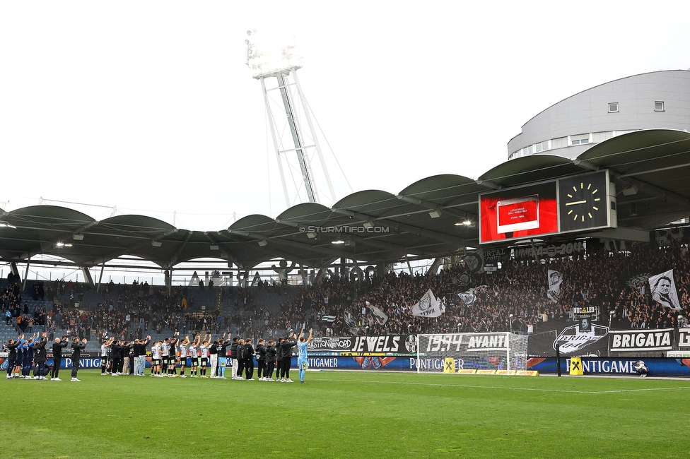 Sturm Graz - Tirol
Oesterreichische Fussball Bundesliga, 11. Runde, SK Sturm Graz - WSG Tirol, Stadion Liebenau Graz, 09.10.2022. 

Foto zeigt die Mannschaft von Sturm und Fans von Sturm
