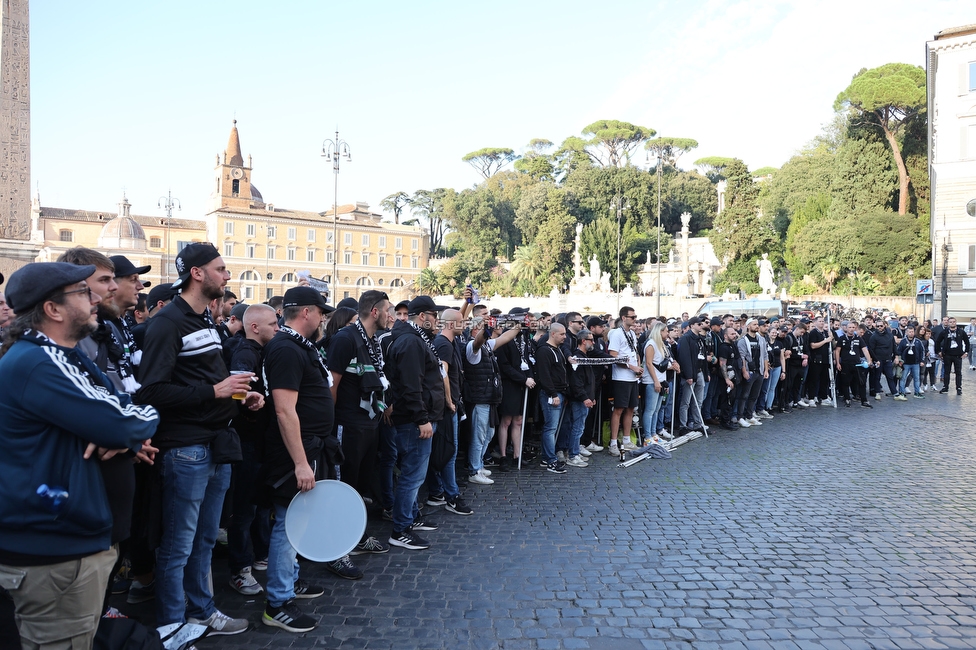 Lazio - Sturm Graz
UEFA Europa League Gruppenphase 4. Spieltag, SS Lazio - SK Sturm Graz, Stadio Olimpico Rom, 13.10.2022. 

Foto zeigt Fans von Sturm beim Corteo
