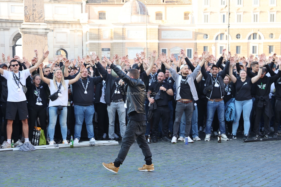 Lazio - Sturm Graz
UEFA Europa League Gruppenphase 4. Spieltag, SS Lazio - SK Sturm Graz, Stadio Olimpico Rom, 13.10.2022. 

Foto zeigt Fans von Sturm beim Corteo
