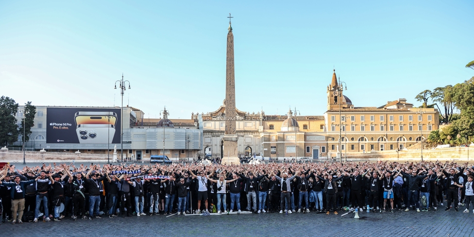 Lazio - Sturm Graz
UEFA Europa League Gruppenphase 4. Spieltag, SS Lazio - SK Sturm Graz, Stadio Olimpico Rom, 13.10.2022. 

Foto zeigt Fans von Sturm beim Corteo
