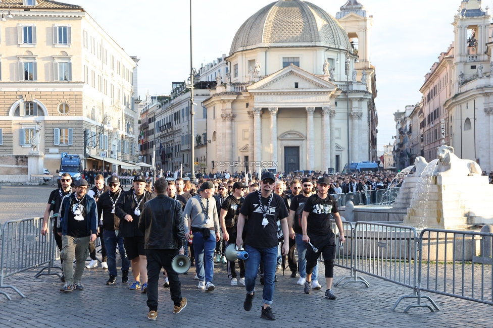 Lazio - Sturm Graz
UEFA Europa League Gruppenphase 4. Spieltag, SS Lazio - SK Sturm Graz, Stadio Olimpico Rom, 13.10.2022. 

Foto zeigt Fans von Sturm beim Corteo
