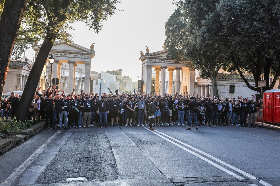 Lazio - Sturm Graz
UEFA Europa League Gruppenphase 4. Spieltag, SS Lazio - SK Sturm Graz, Stadio Olimpico Rom, 13.10.2022. 

Foto zeigt Fans von Sturm beim Corteo
