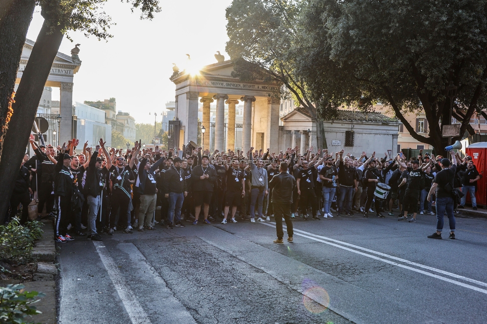 Lazio - Sturm Graz
UEFA Europa League Gruppenphase 4. Spieltag, SS Lazio - SK Sturm Graz, Stadio Olimpico Rom, 13.10.2022. 

Foto zeigt Fans von Sturm beim Corteo
