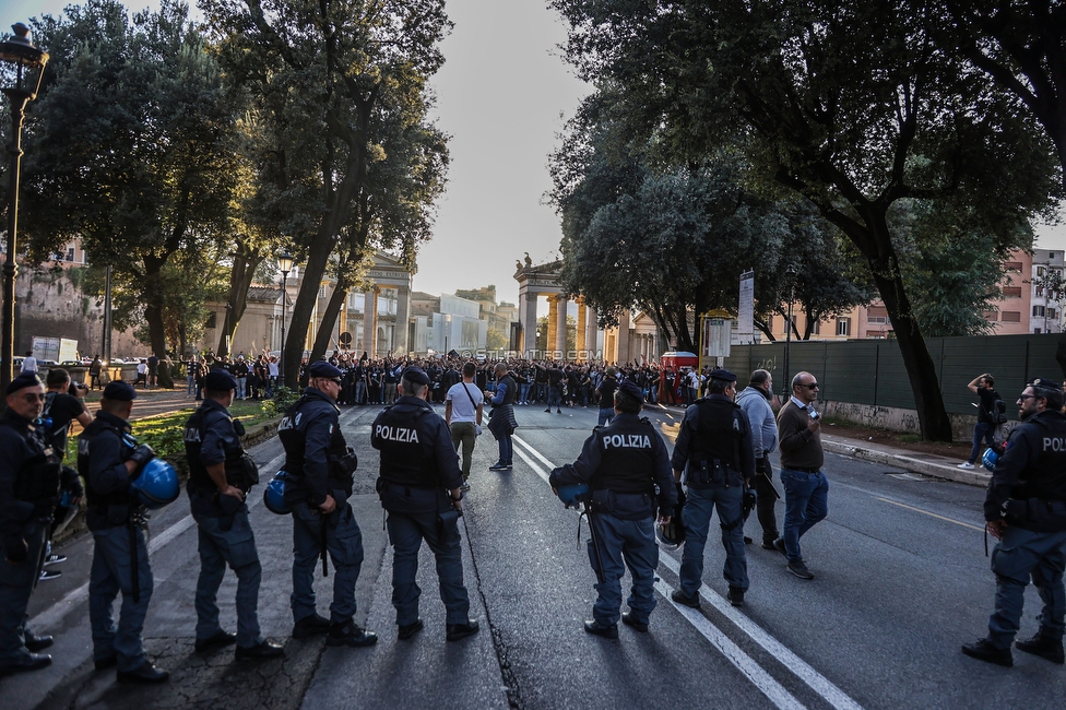 Lazio - Sturm Graz
UEFA Europa League Gruppenphase 4. Spieltag, SS Lazio - SK Sturm Graz, Stadio Olimpico Rom, 13.10.2022. 

Foto zeigt Fans von Sturm beim Corteo
