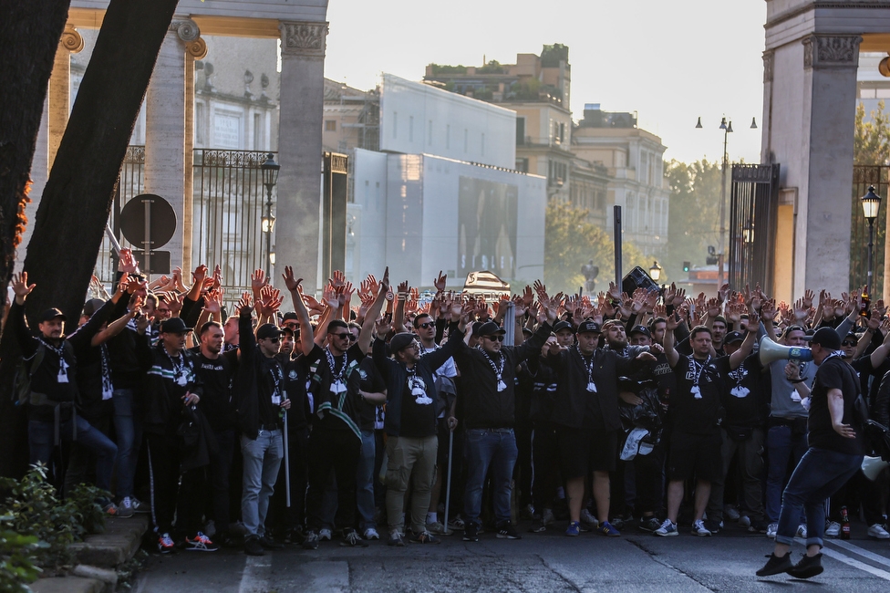 Lazio - Sturm Graz
UEFA Europa League Gruppenphase 4. Spieltag, SS Lazio - SK Sturm Graz, Stadio Olimpico Rom, 13.10.2022. 

Foto zeigt Fans von Sturm beim Corteo
