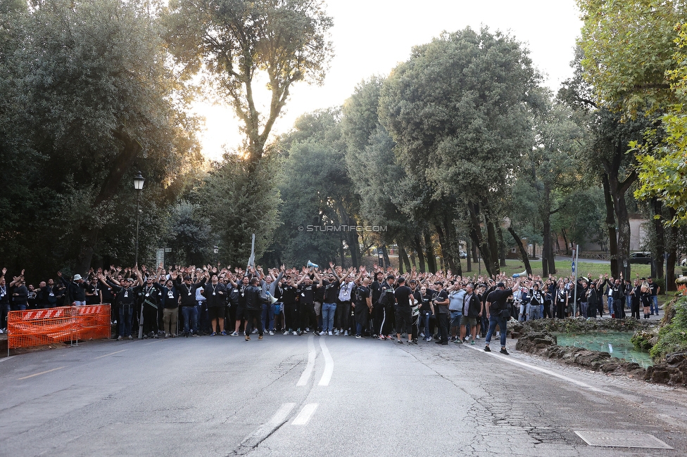 Lazio - Sturm Graz
UEFA Europa League Gruppenphase 4. Spieltag, SS Lazio - SK Sturm Graz, Stadio Olimpico Rom, 13.10.2022. 

Foto zeigt Fans von Sturm beim Corteo
