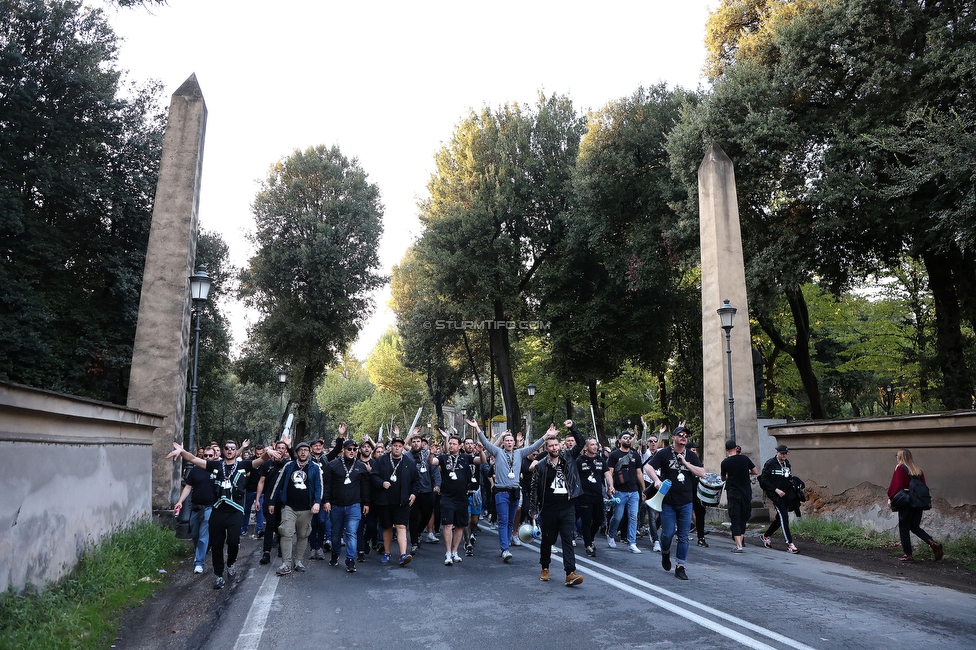 Lazio - Sturm Graz
UEFA Europa League Gruppenphase 4. Spieltag, SS Lazio - SK Sturm Graz, Stadio Olimpico Rom, 13.10.2022. 

Foto zeigt Fans von Sturm beim Corteo
