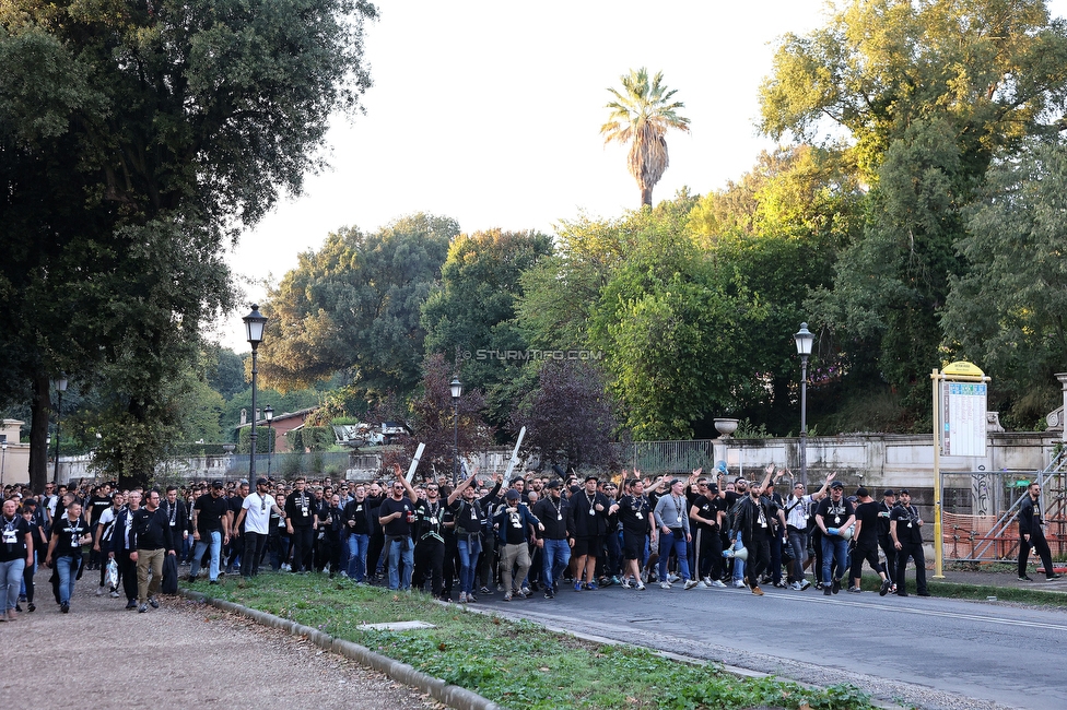 Lazio - Sturm Graz
UEFA Europa League Gruppenphase 4. Spieltag, SS Lazio - SK Sturm Graz, Stadio Olimpico Rom, 13.10.2022. 

Foto zeigt Fans von Sturm beim Corteo
